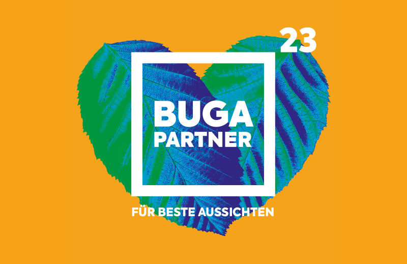 BUGA 23 Partnermotiv, zwei Blätter bilden durch ihre Überlappung ein Herz, der Hintergrund ist dunkelgelb