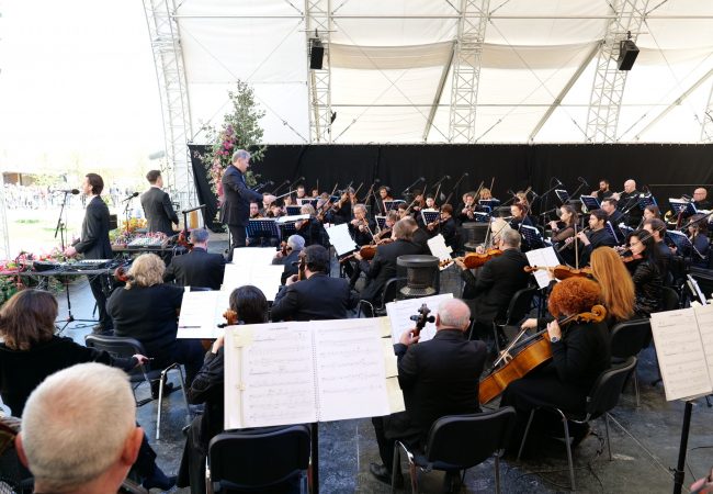 Blick auf das spielende Haifa Symphony Orchestra