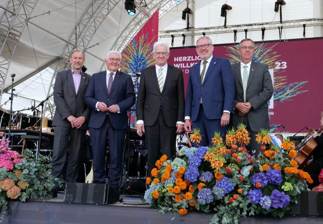 Michael Schnellbach, Frank-Walter Steinmeier, Winfried Kretschmann, Peter Kurz und Hajo Hinrichs posieren für ein Foto
