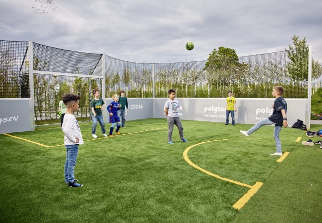 230501_Kinder spielen Fußball im Spinelli-Park © BUGA 23_Lukac + Diehl